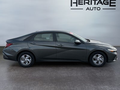 2024 Hyundai Elantra SE