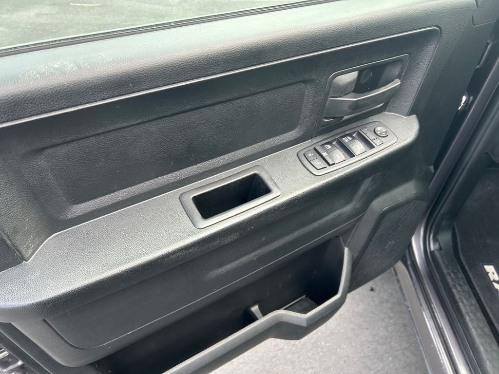 2017 RAM 1500 Express Crew Cab 4x4 5'7' Box