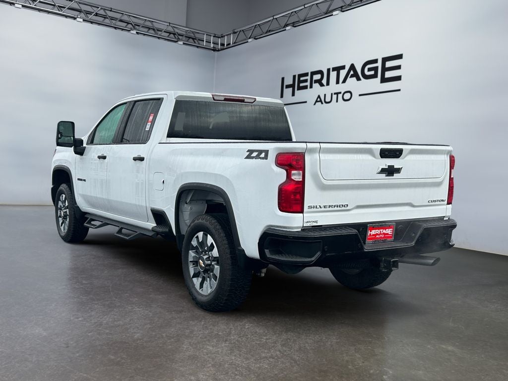 2024 Chevrolet Silverado Custom