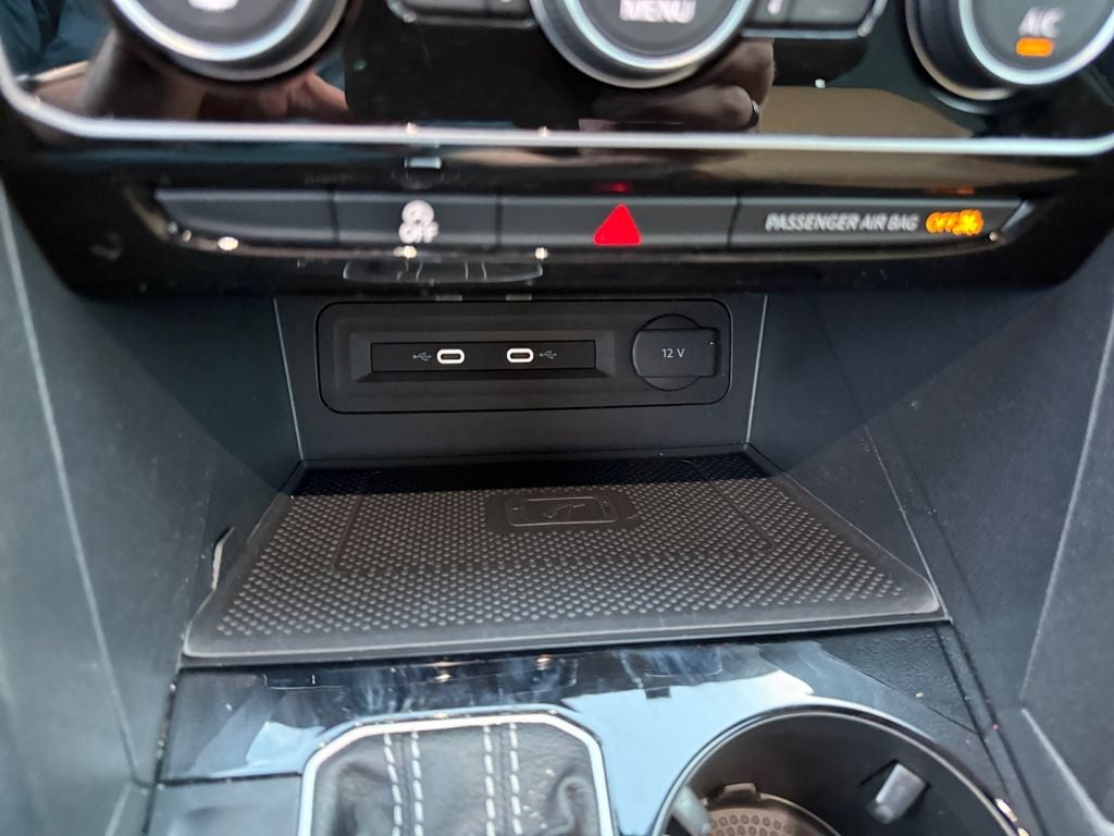 2022 Volkswagen Atlas Cross Sport 3.6L V6 SEL Premium R-Line